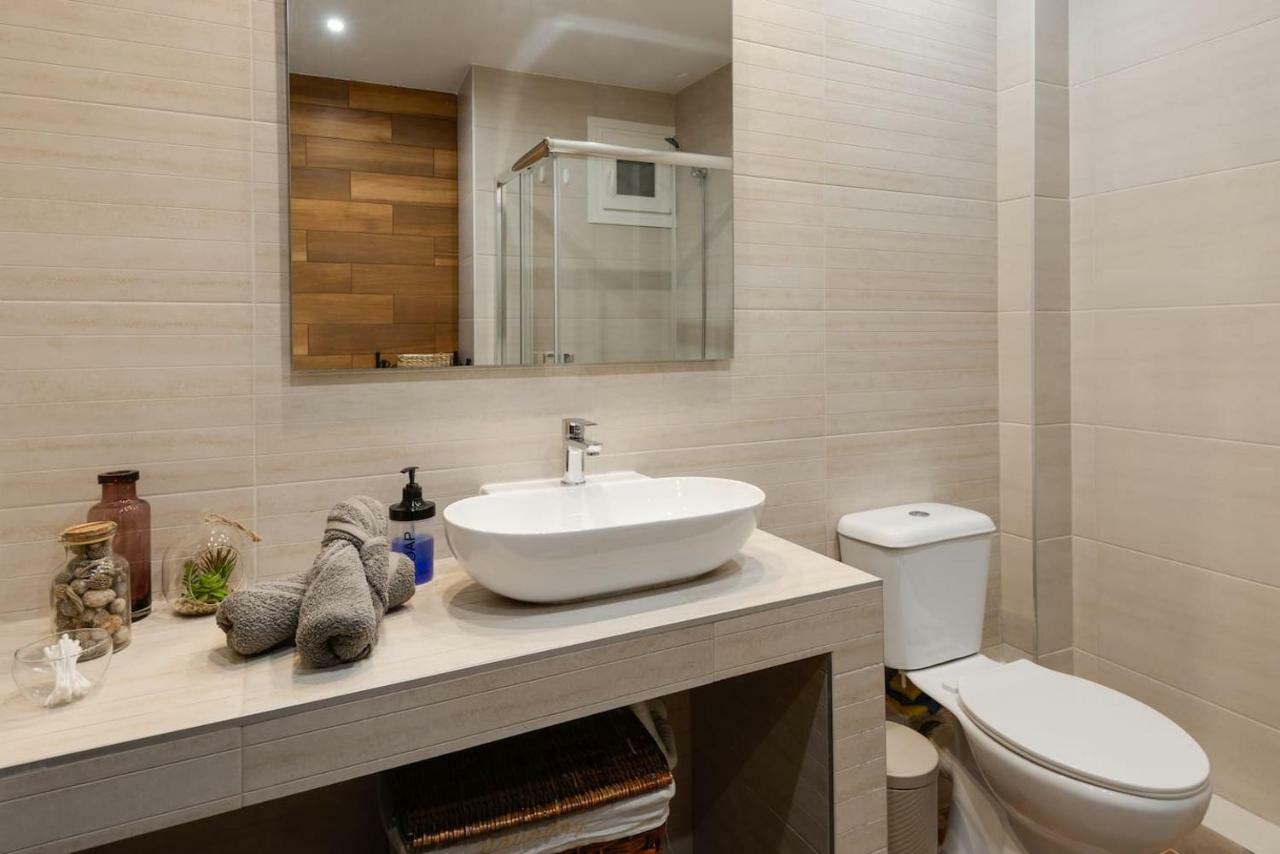 Upscale And Spacious 3Br Home Tesalonika Bagian luar foto